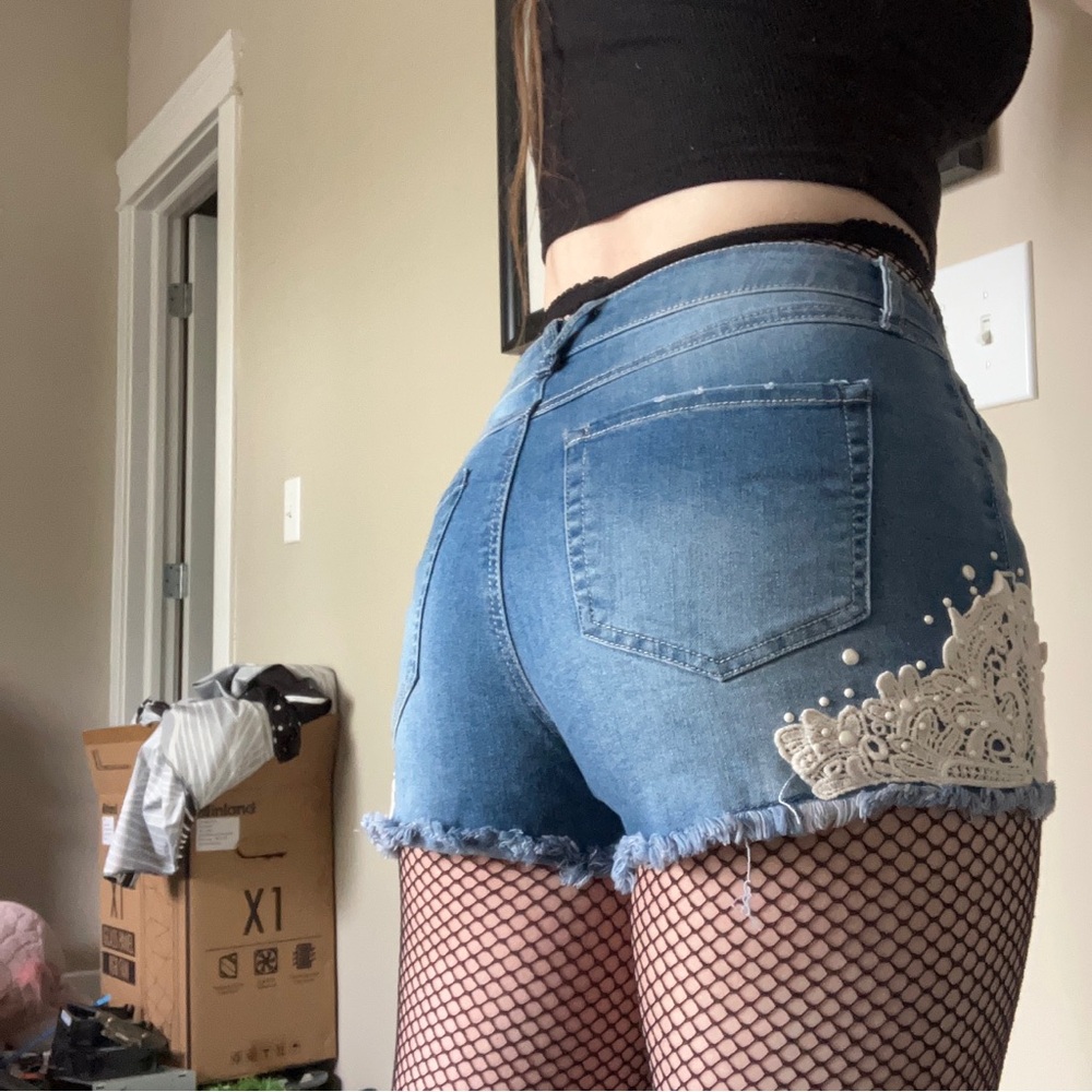 CUTE LACE PEARL JEAN SHORTS - Picture 6 of 14